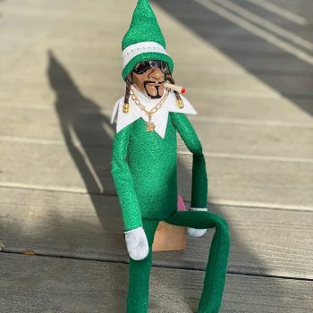 Snoop on a Stoop Elf Doll￼