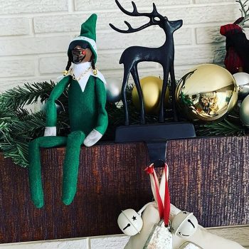 Snoop on a Stoop Elf Doll￼